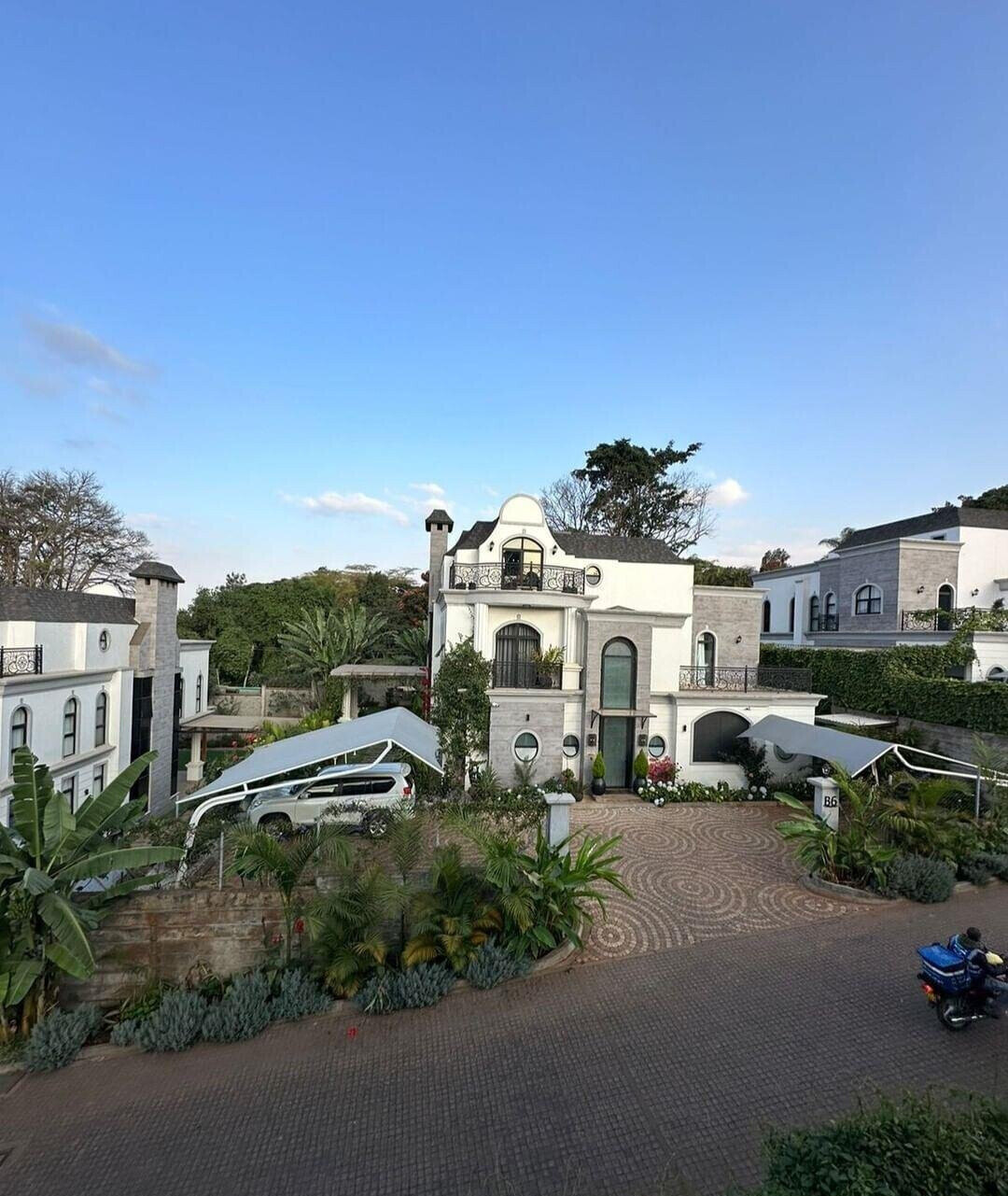 5-Ensuite Townhouse with Heated Pool & Rooftop Terrace - Loresho