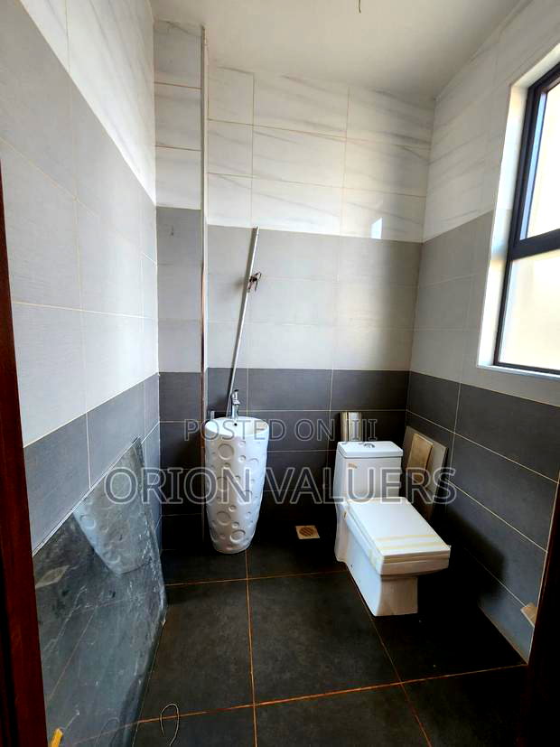 4bdrm Maisonette in Green View Villas, Ridgeways for sale