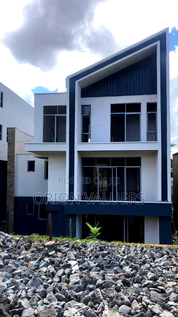 4bdrm Maisonette in Green View Villas, Ridgeways for sale