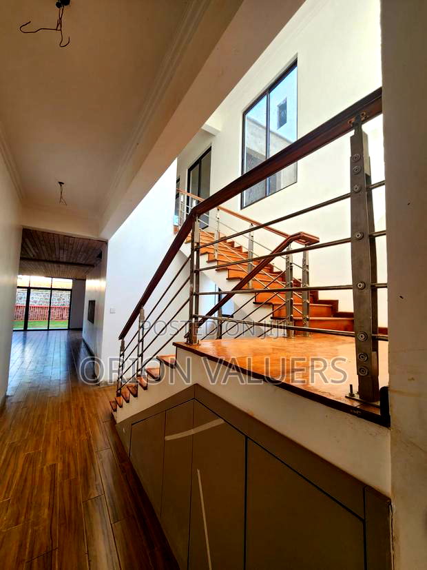 4bdrm Maisonette in Green View Villas, Ridgeways for sale