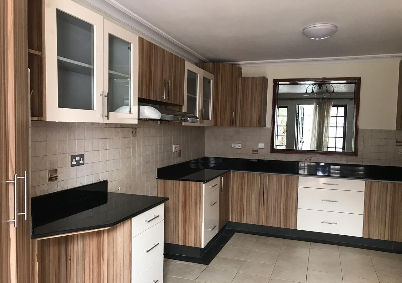 Newly Renovated 5-Ensuite Townhouse with Rooftop Terrace - Lavington