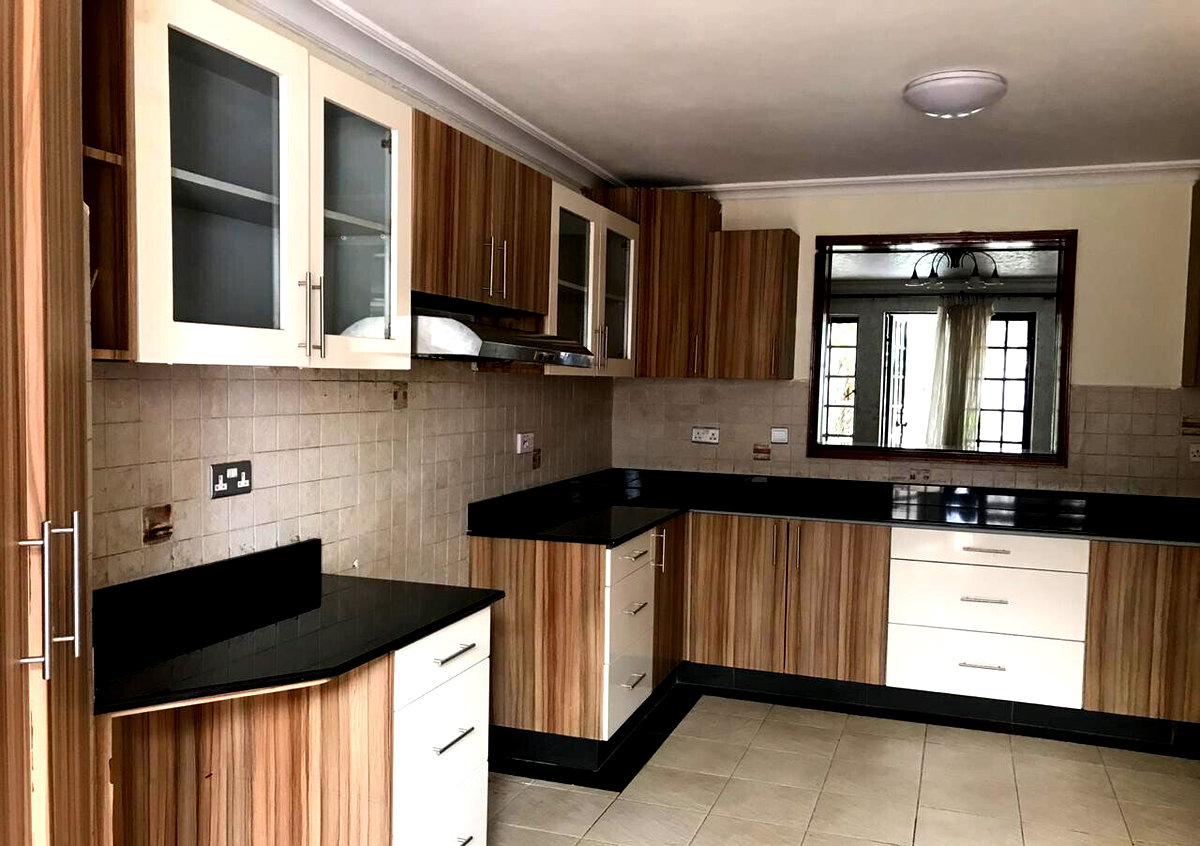 Newly Renovated 5-Ensuite Townhouse with Rooftop Terrace - Lavington