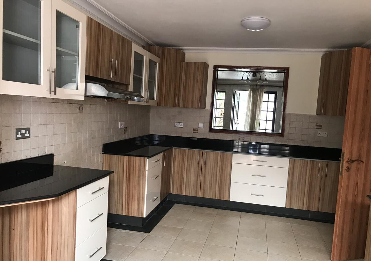 Newly Renovated 5-Ensuite Townhouse with Rooftop Terrace - Lavington
