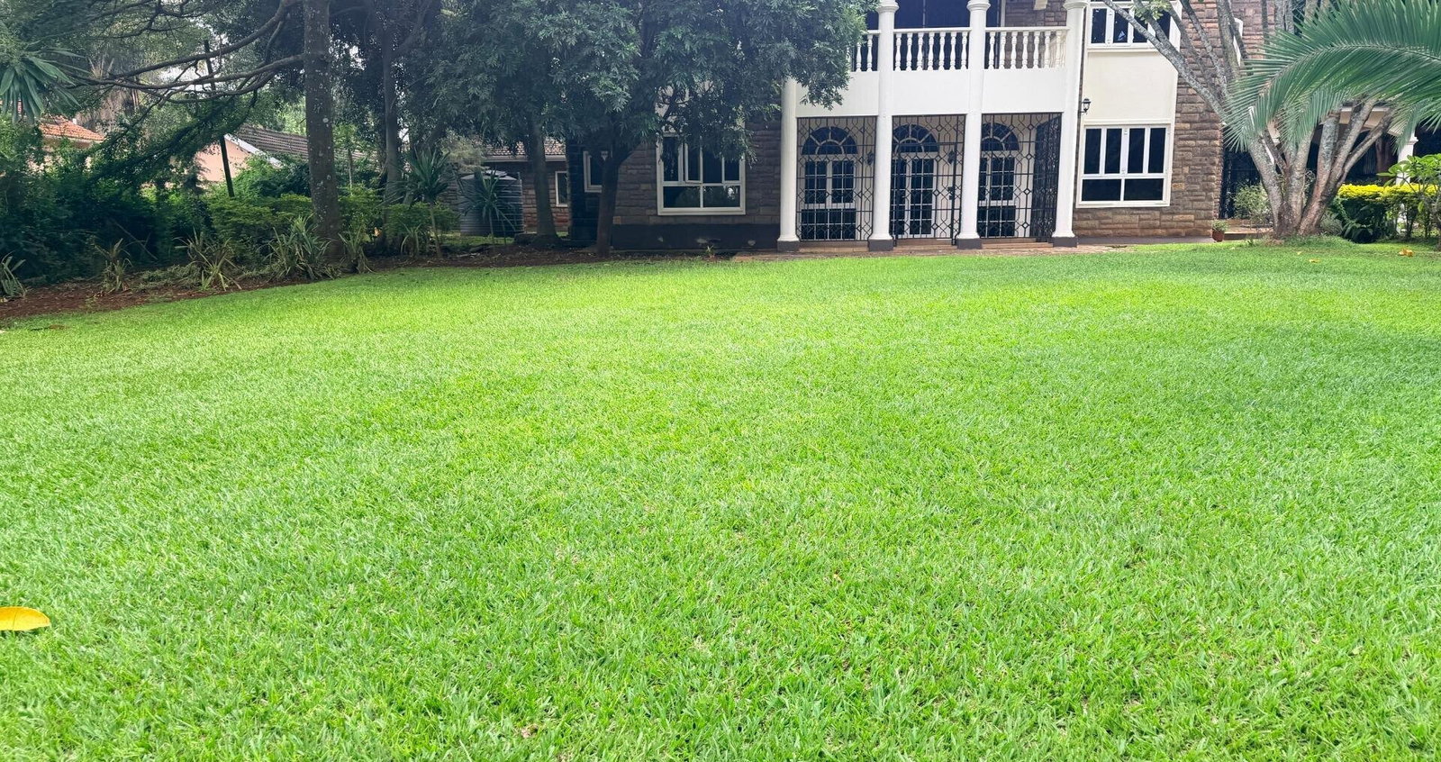 Lakeview 4BR Villa with Garden