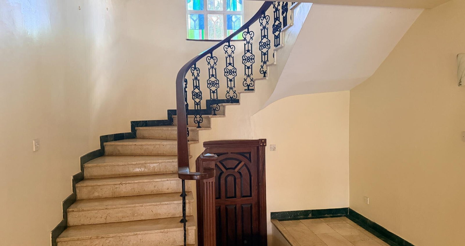 Lakeview 4BR Villa with Garden