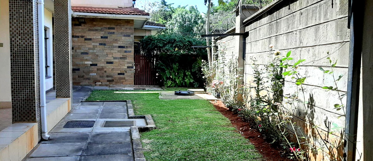 5-Ensuite Townhouse with Fireplace & Walk-in Closets - Lavington