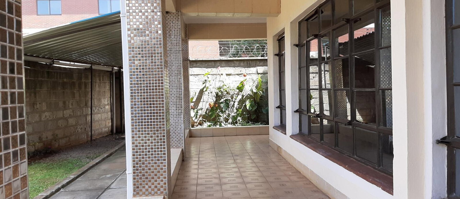 5-Ensuite Townhouse with Fireplace & Walk-in Closets - Lavington