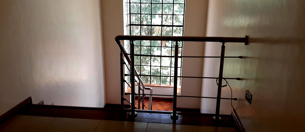 5-Ensuite Townhouse with Fireplace & Walk-in Closets - Lavington
