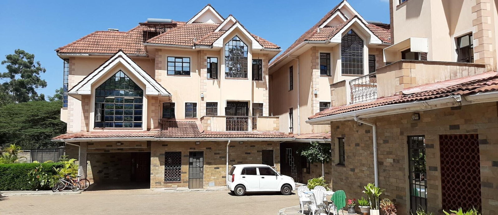 5-Ensuite Townhouse with Fireplace & Walk-in Closets - Lavington