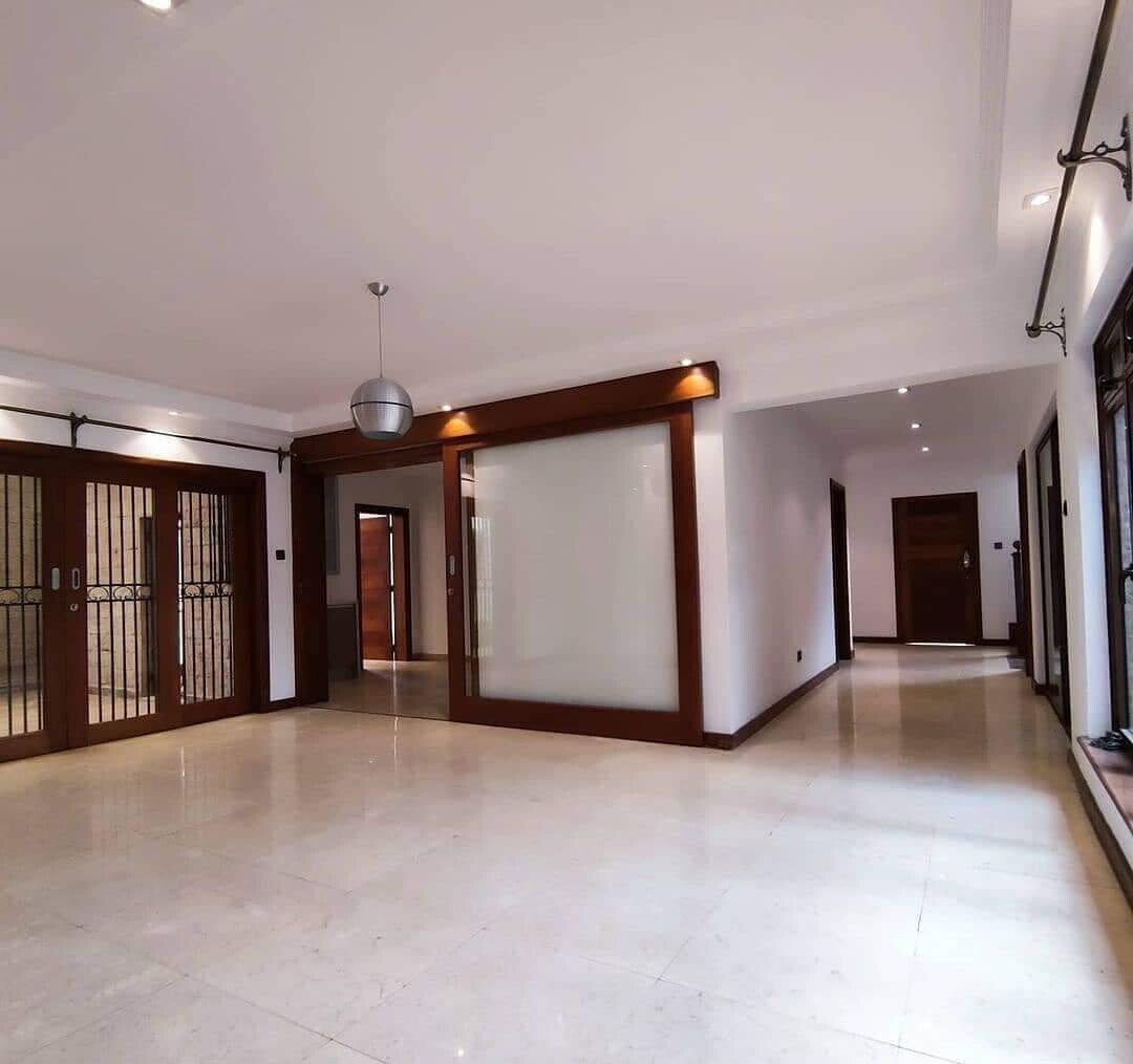 4-Ensuite Townhouse with Family Room & Fitted Kitchen - Lavington