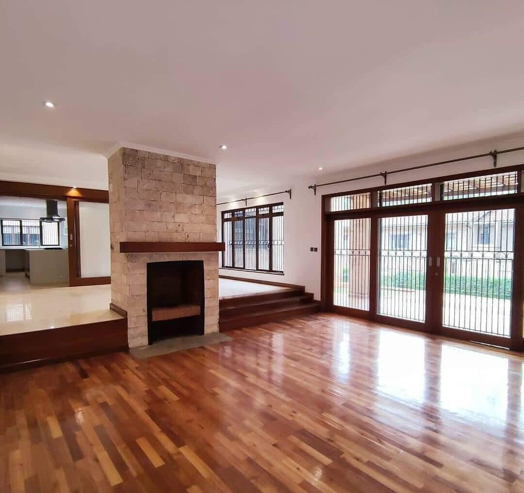 4-Ensuite Townhouse with Family Room & Fitted Kitchen - Lavington