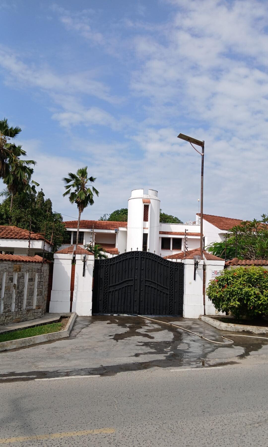 7-Bedroom Townhouse on 3/4 Acre with DSQ - Nyali Mombasa