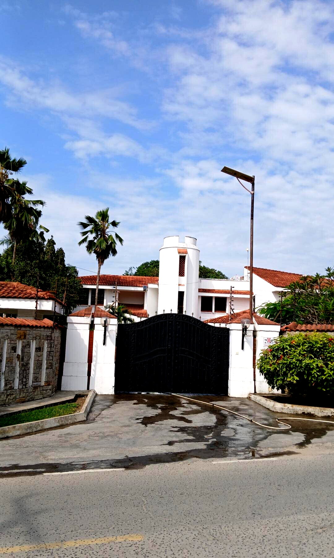 7-Bedroom Townhouse on 3/4 Acre with DSQ - Nyali Mombasa