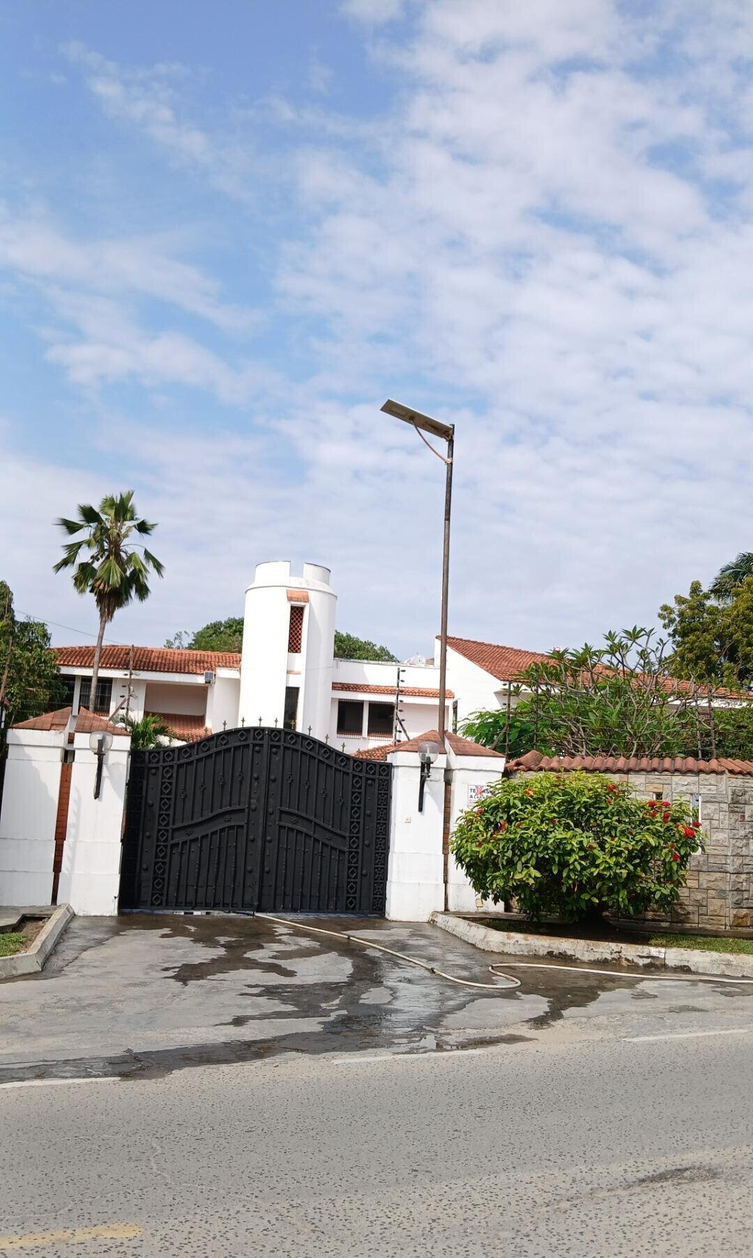 7-Bedroom Townhouse on 3/4 Acre with DSQ - Nyali Mombasa