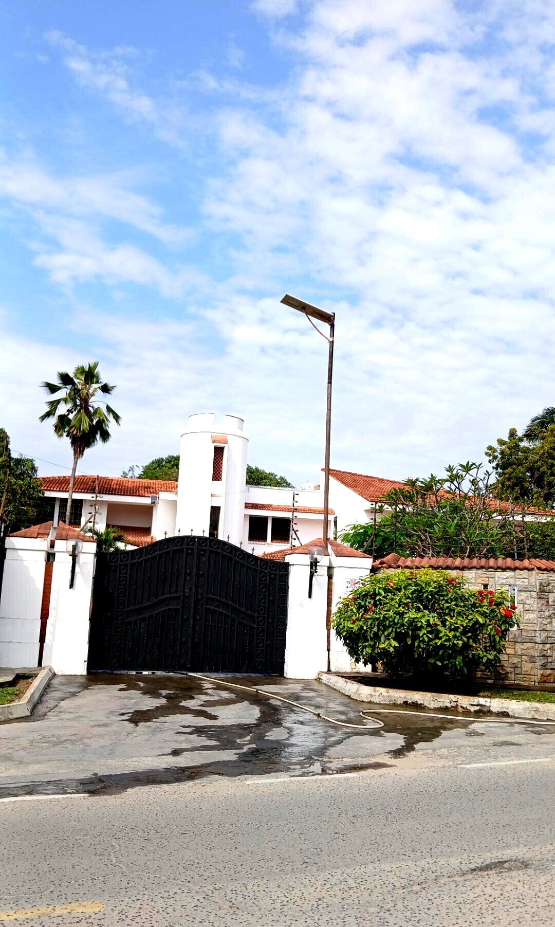 7-Bedroom Townhouse on 3/4 Acre with DSQ - Nyali Mombasa