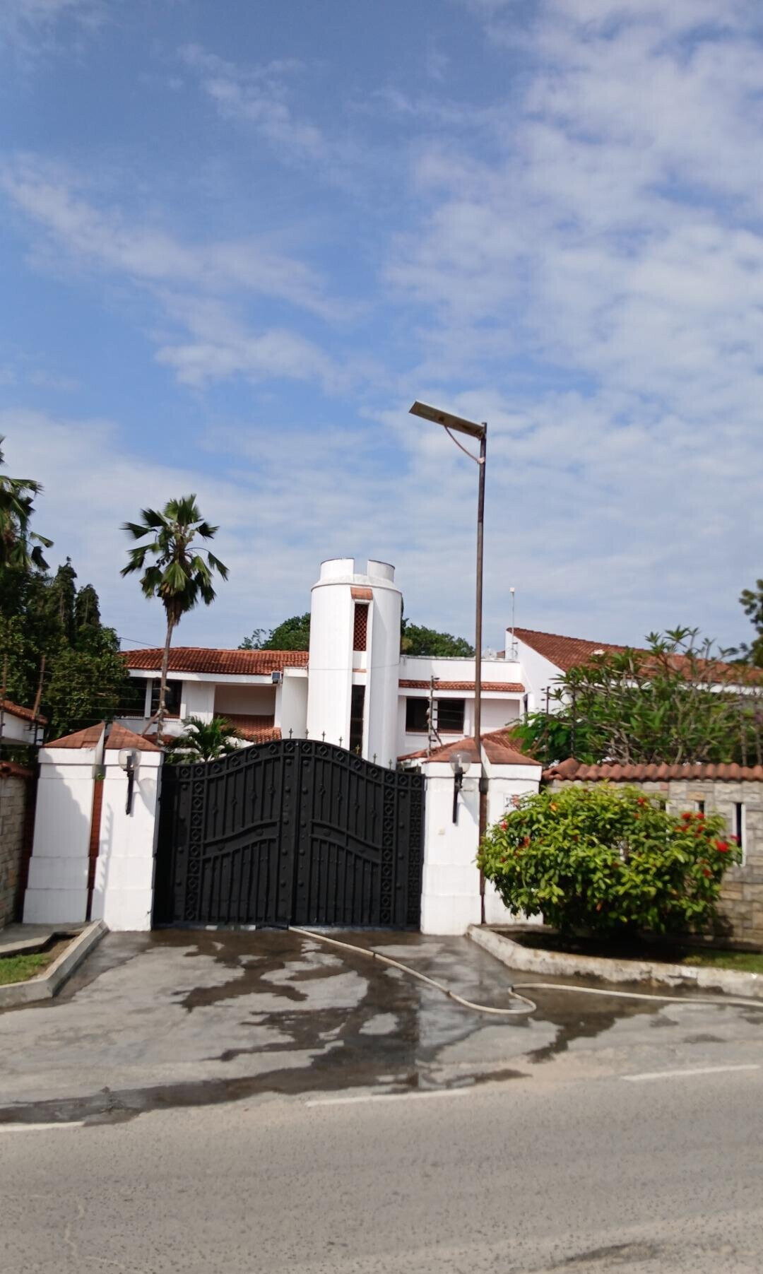 7-Bedroom Townhouse on 3/4 Acre with DSQ - Nyali Mombasa