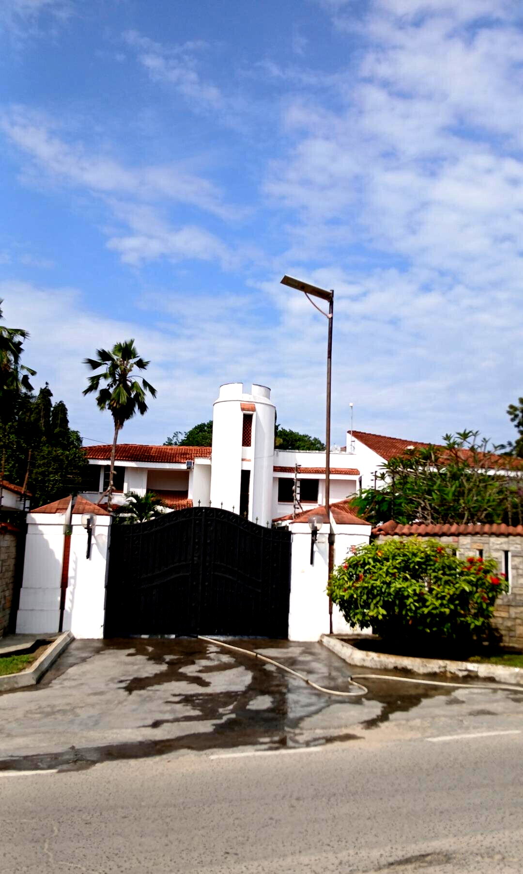 7-Bedroom Townhouse on 3/4 Acre with DSQ - Nyali Mombasa