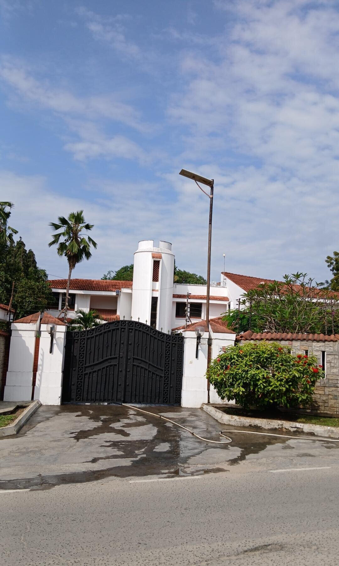 7-Bedroom Townhouse on 3/4 Acre with DSQ - Nyali Mombasa