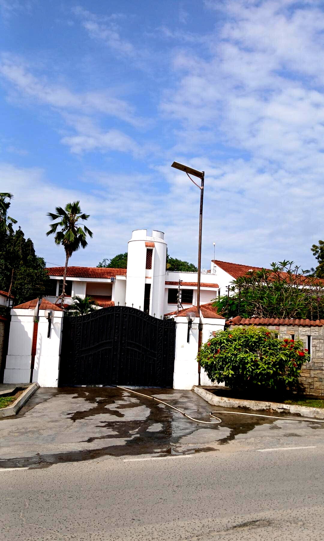 7-Bedroom Townhouse on 3/4 Acre with DSQ - Nyali Mombasa