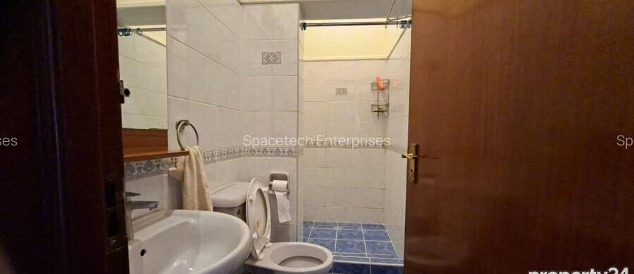 Ultra-Contemporary 5BR All-Ensuite Townhouse with DSQ - Nyari