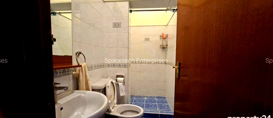 Ultra-Contemporary 5BR All-Ensuite Townhouse with DSQ - Nyari