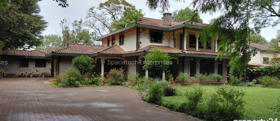 Ultra-Contemporary 5BR All-Ensuite Townhouse with DSQ - Nyari