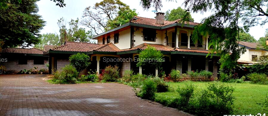 Ultra-Contemporary 5BR All-Ensuite Townhouse with DSQ - Nyari