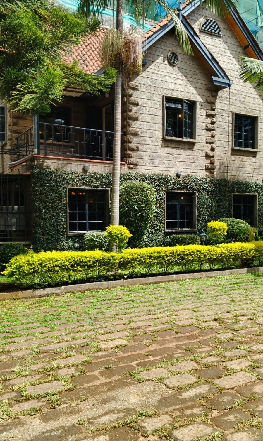 Rustic 5BR Townhouse with DSQ & Mature Garden - Kileleshwa