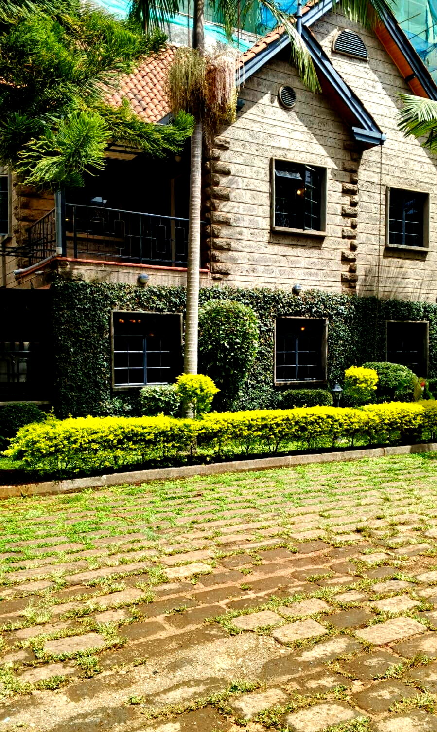 Rustic 5BR Townhouse with DSQ & Mature Garden - Kileleshwa