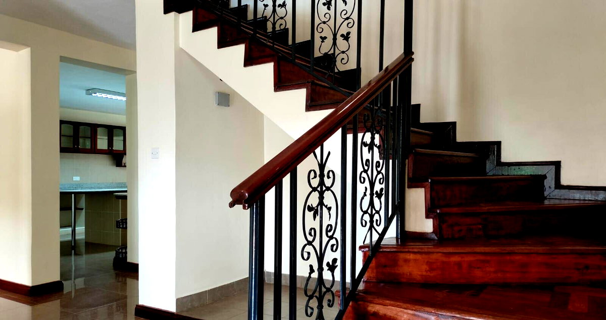 4-Ensuite Townhouse with Study & Clubhouse Pool – Karen