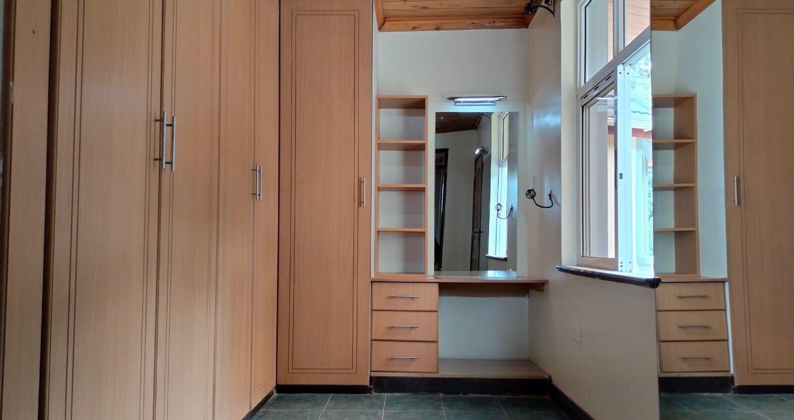 4-Ensuite Townhouse with Study & Clubhouse Pool – Karen