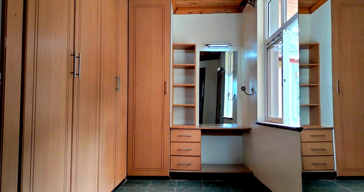 4-Ensuite Townhouse with Study & Clubhouse Pool – Karen