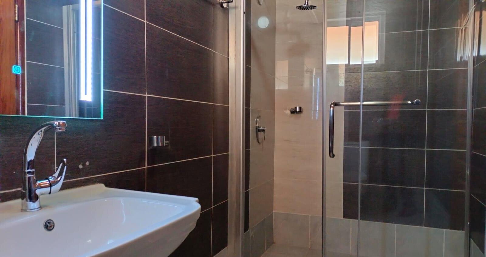 4-Ensuite Townhouse with Study & Clubhouse Pool – Karen