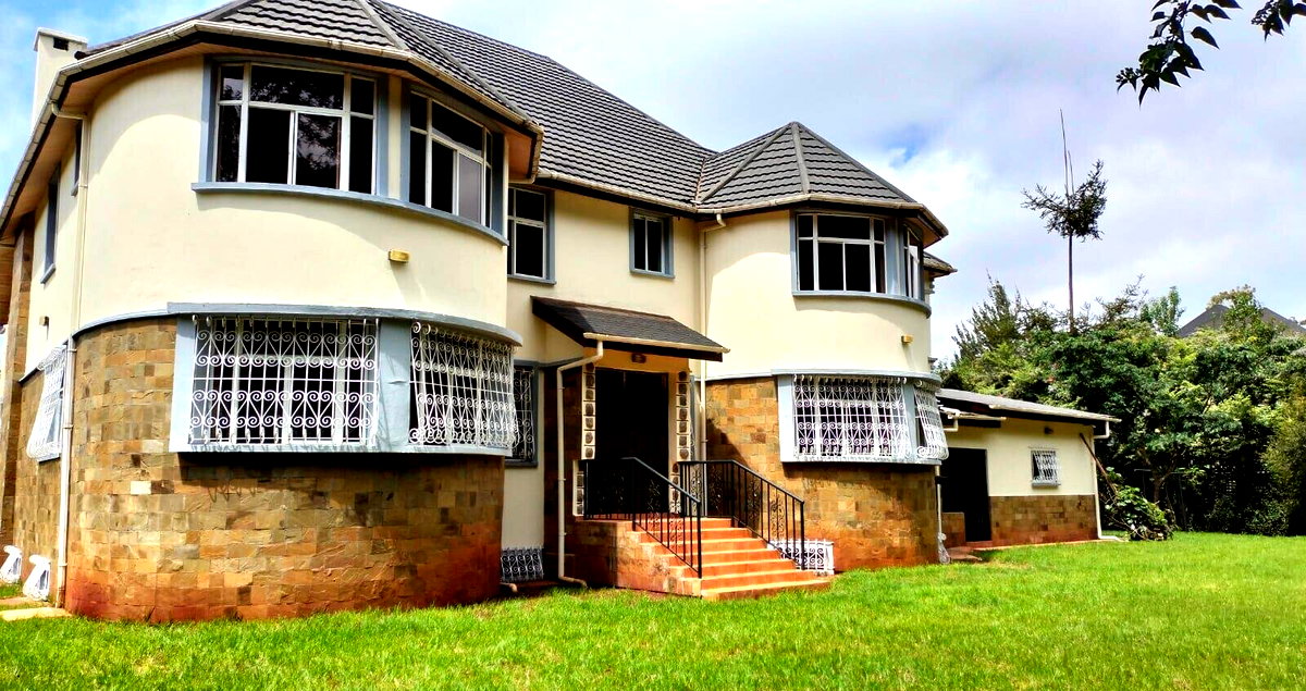 4-Ensuite Townhouse with Study & Clubhouse Pool – Karen