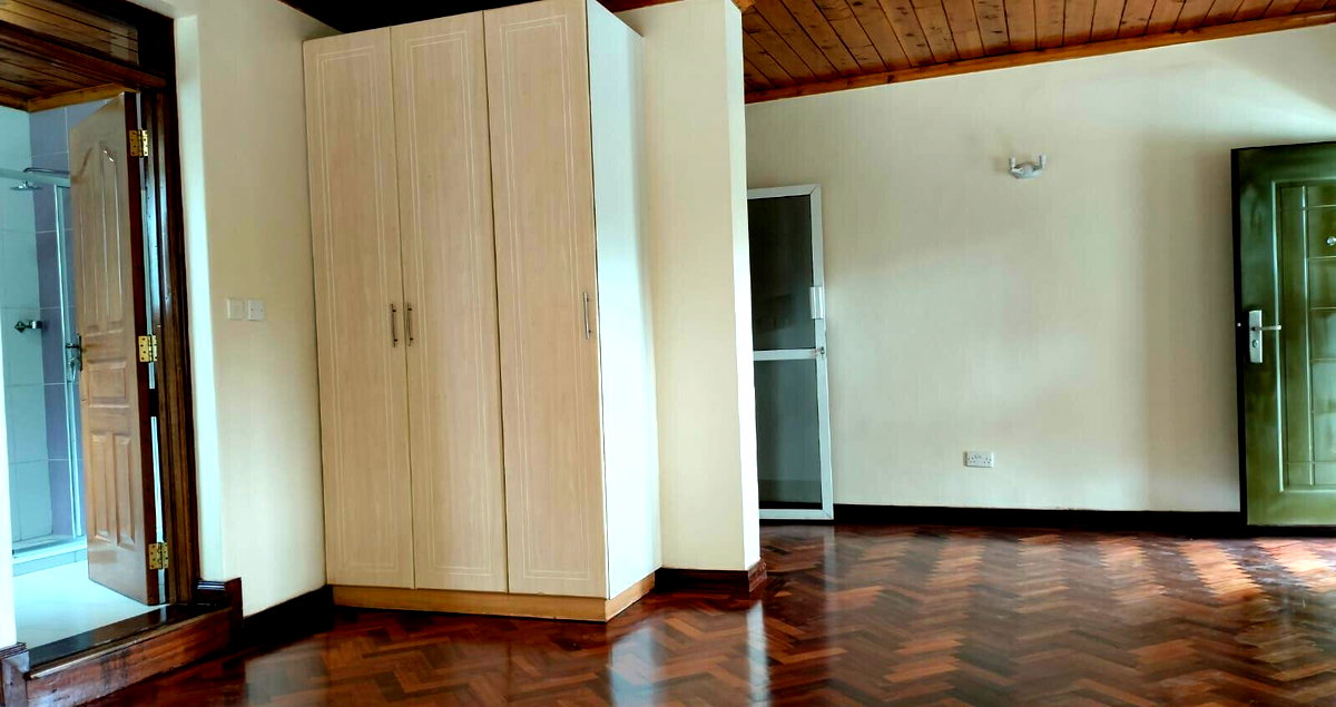 4-Ensuite Townhouse with Study & Clubhouse Pool – Karen