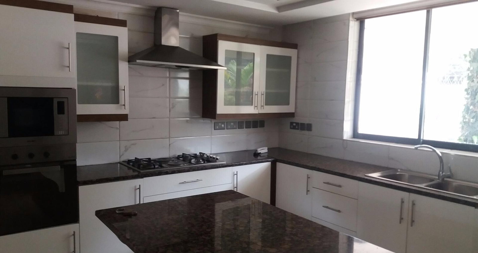 5-Ensuite Townhouse with Pool & DSQ - Lavington Mall Area
