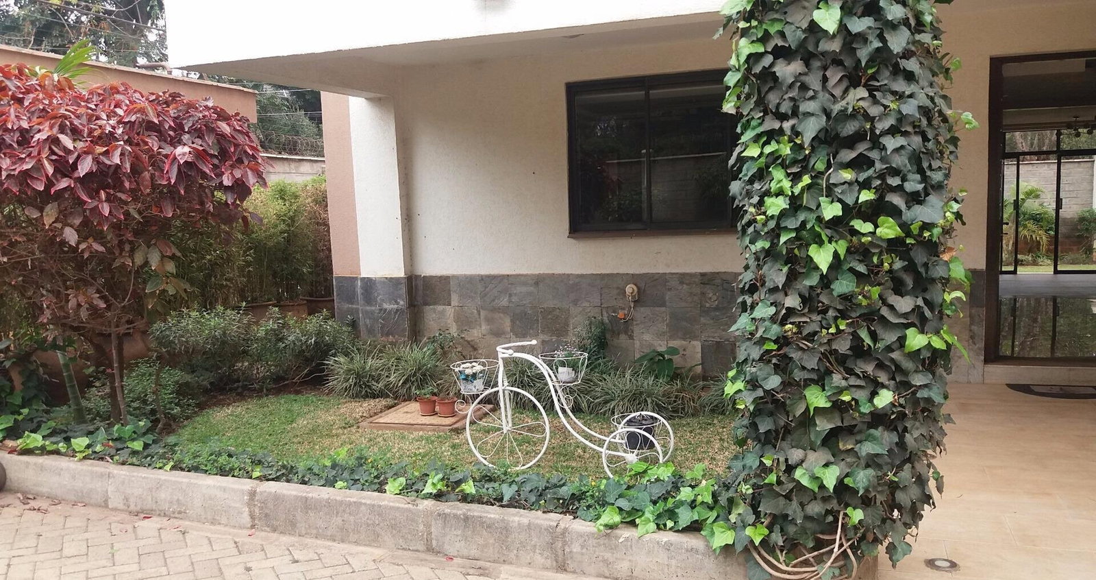 5-Ensuite Townhouse with Pool & DSQ - Lavington Mall Area