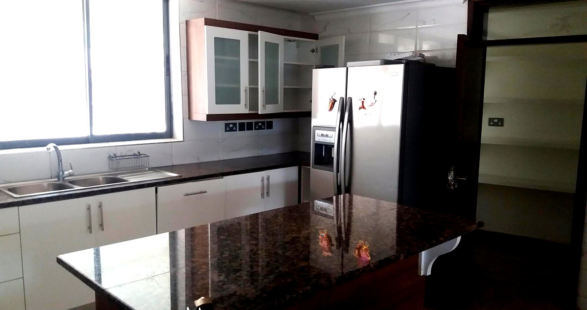 5-Ensuite Townhouse with Pool & DSQ - Lavington Mall Area