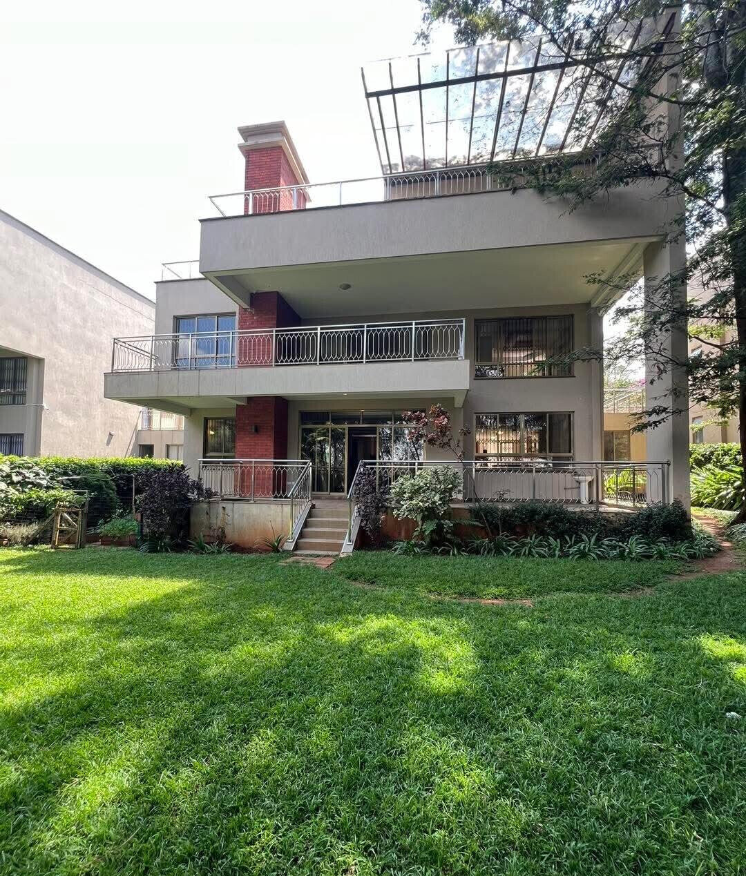 5-Bed Townhouse with Home Office & Gym - Lavington
