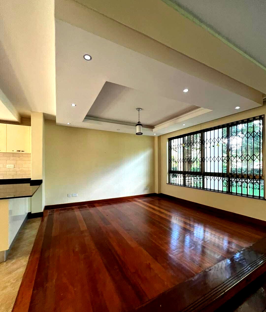 5-Bed Townhouse with Home Office & Gym - Lavington