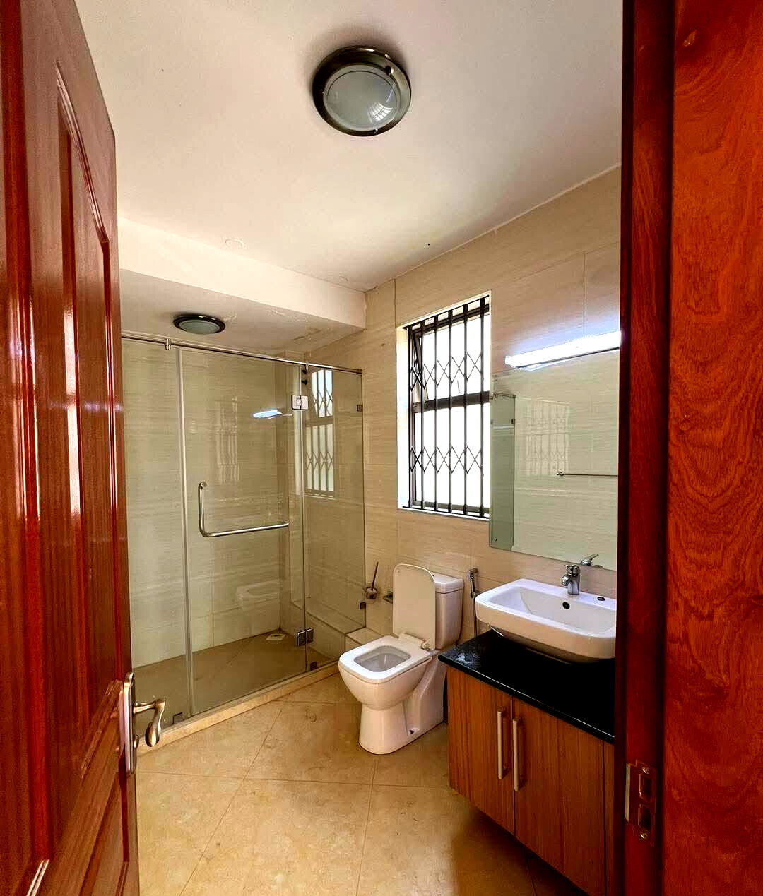 5-Bed Townhouse with Home Office & Gym - Lavington