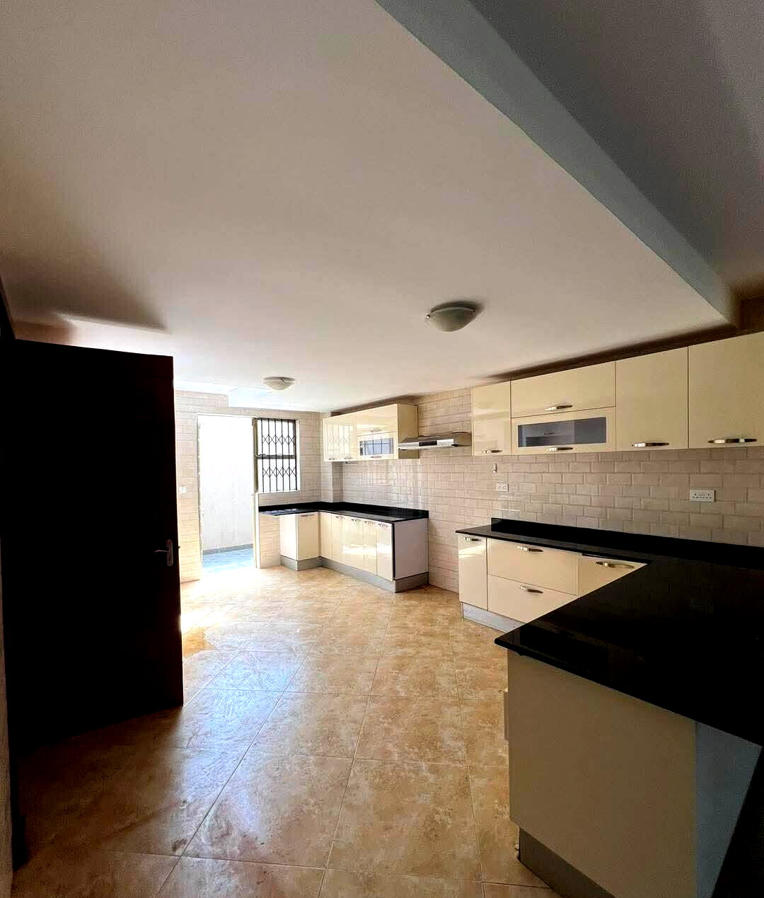 5-Bed Townhouse with Home Office & Gym - Lavington