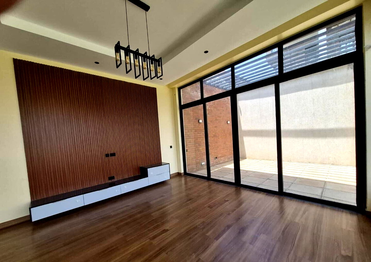 4BR All-Ensuite Townhouse with Rooftop Terrace & DSQ - Membley