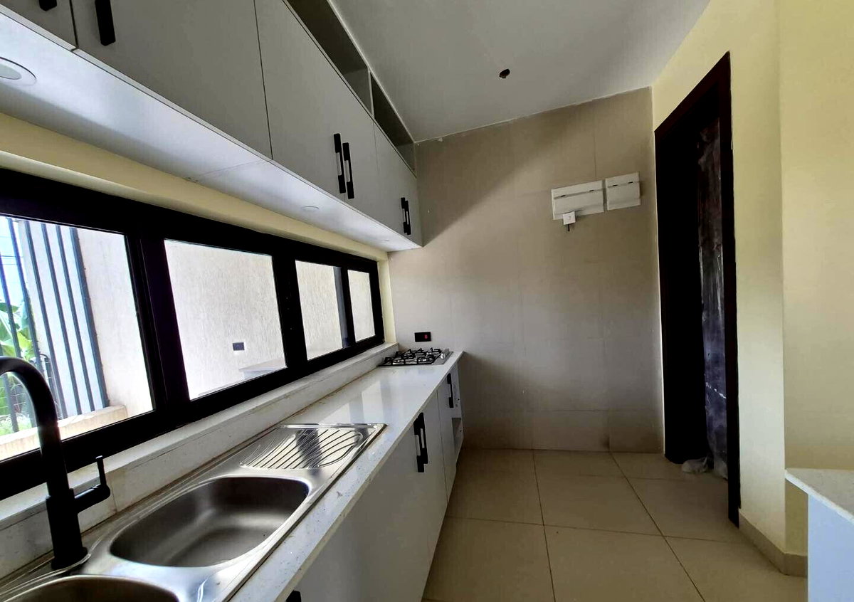 4BR All-Ensuite Townhouse with Rooftop Terrace & DSQ - Membley
