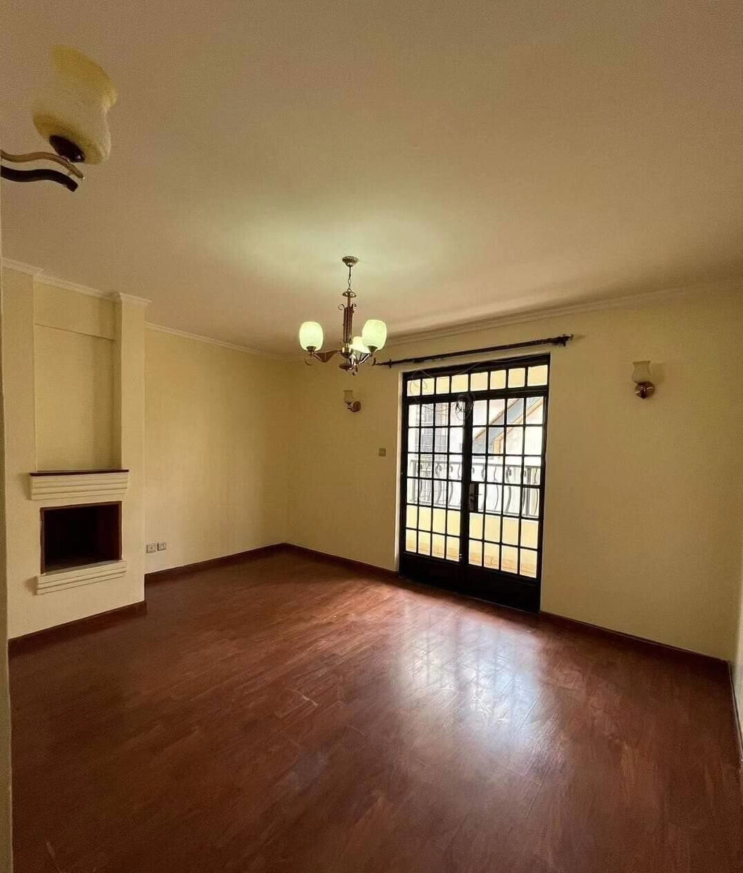 Pet-Friendly 5-Bed Townhouse with DSQ & Mature Garden - Lavington