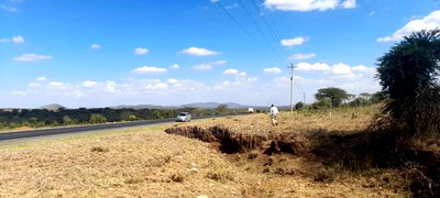 50x100 Plots Touching Namanga Highway - Image 2
