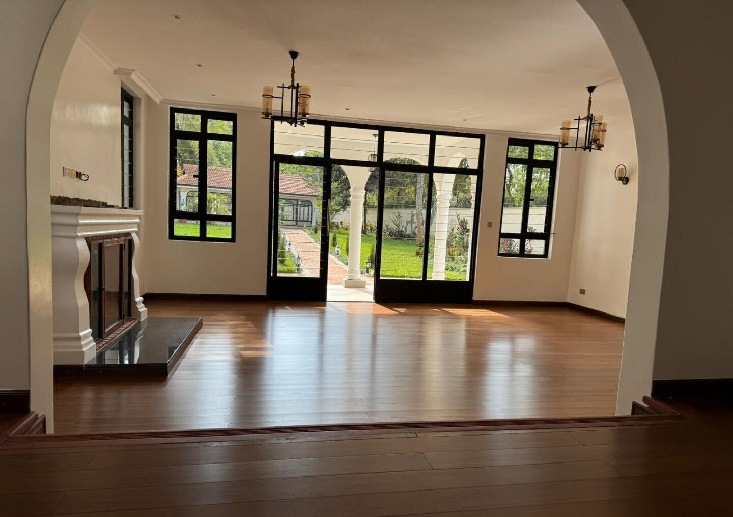 7 All-Ensuite Townhouse with Sunken Lounge & Guest Wing - Runda