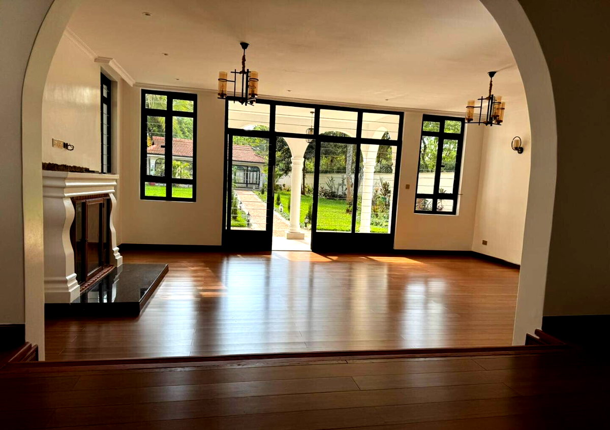 7 All-Ensuite Townhouse with Sunken Lounge & Guest Wing - Runda