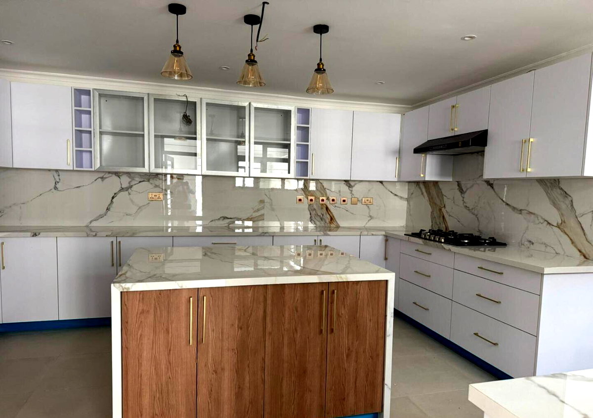 7 All-Ensuite Townhouse with Sunken Lounge & Guest Wing - Runda