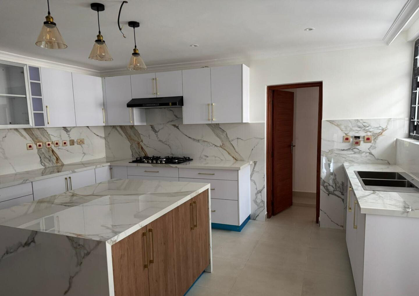 7 All-Ensuite Townhouse with Sunken Lounge & Guest Wing - Runda
